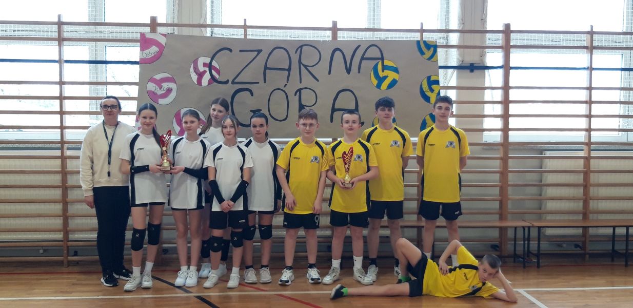 PODWÓJNE ZWYCIĘSTWO! UCZNIOWIE SZKOŁY PODSTAWOWEJ W CZARNEJ MISTRZAMI GMINY W MINI PIŁCE SIATKOWEJ